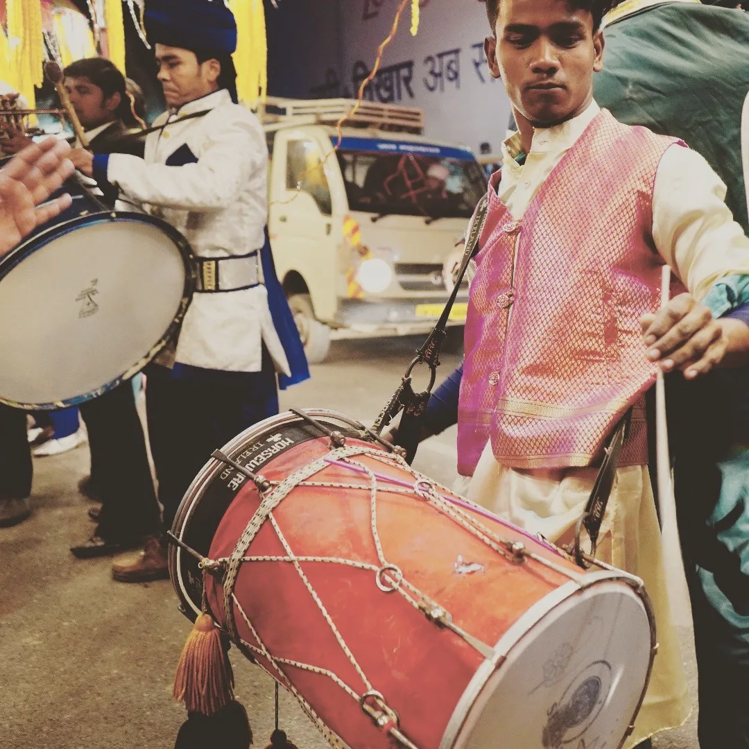 #varanasi #india #banaras #kashi #banarasi #travel #varanasidiaries #uttarpradesh #photography #benaras #incredibleindia #travelphotography #varanasiindia #wedding #weddings #photo