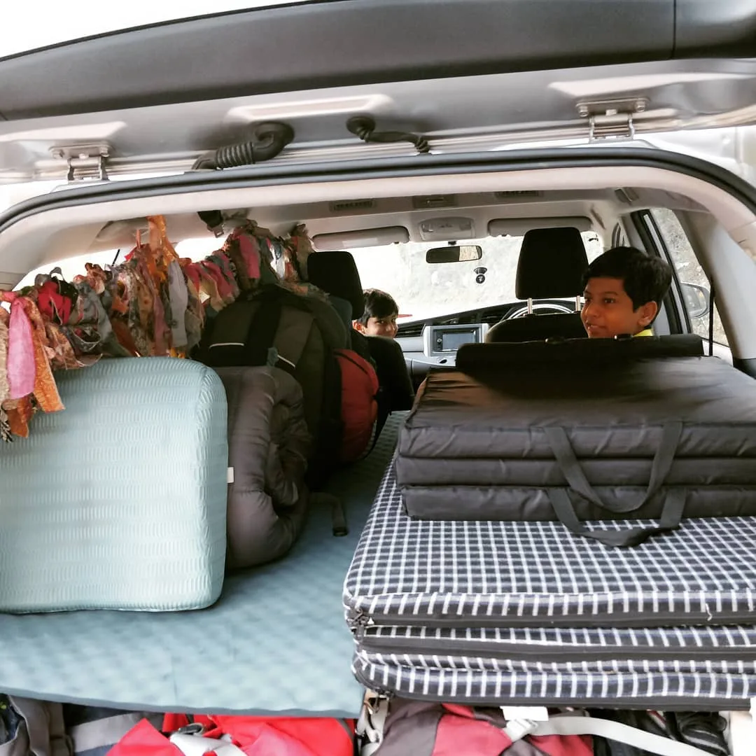 Changed the organisation of our gear a bit. Let's see how this holds up on the #windingroads of #HimachalPradesh

#vanlife #caravan #caravaninteriors