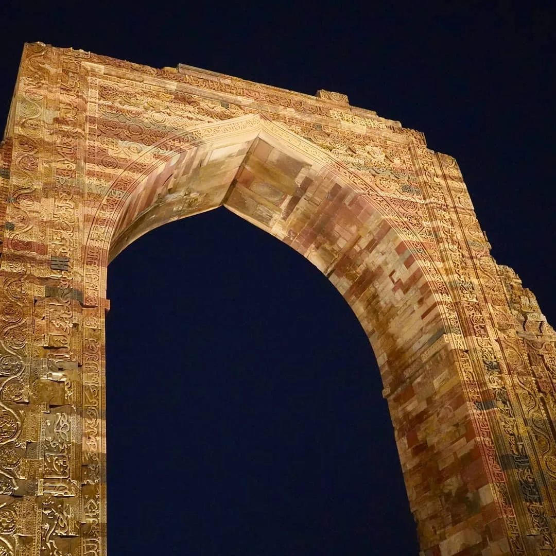जितनी गहराई में जायेंगे, उतना अद्भुत पायेंगे। #incredibleindia #indiaclicks #indiatravelgram #monument #photography #photography #wanderlust #architecture #delhi #history #ancient