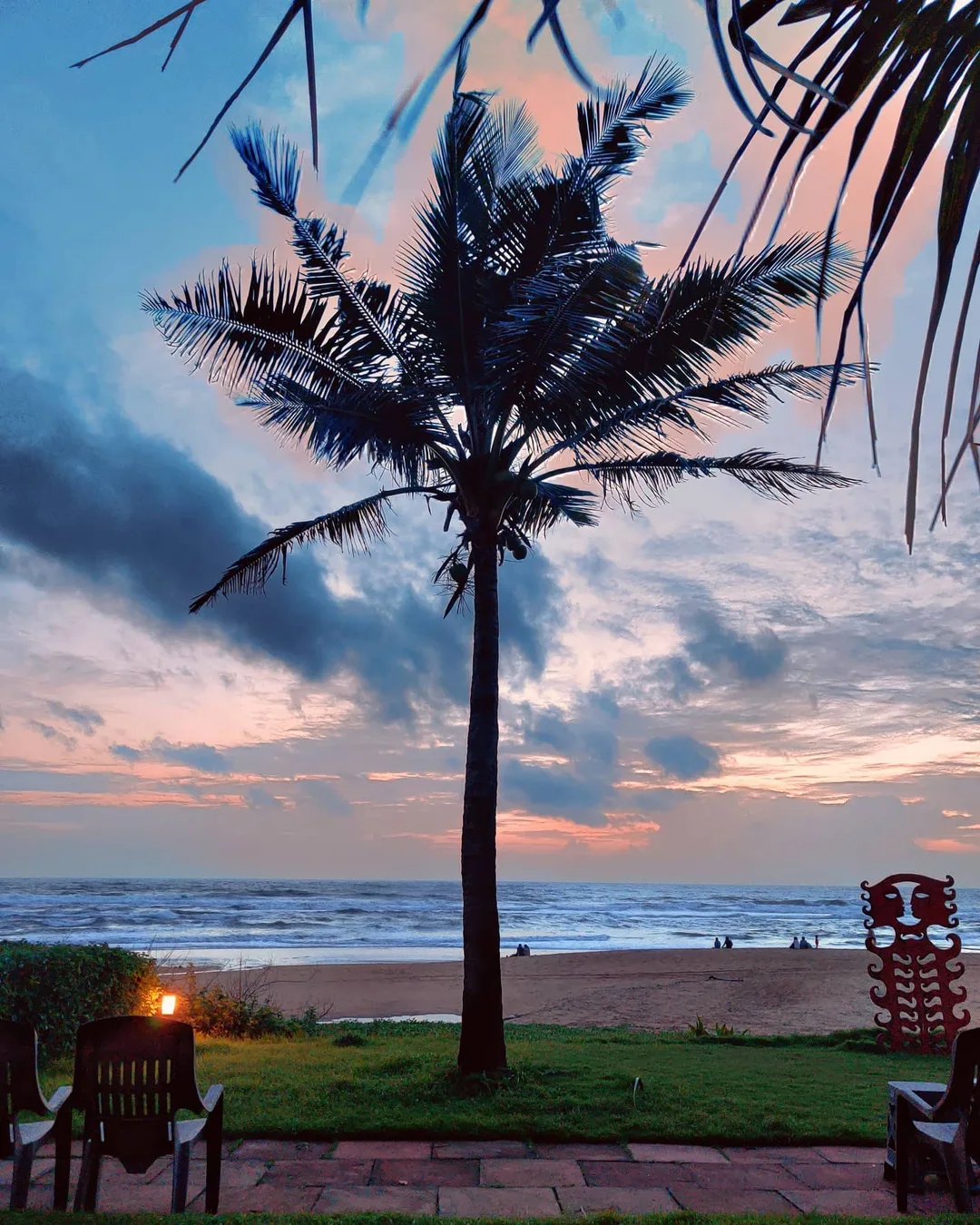 You'd think the Goa life is all sun and sand. But I'm at the beach after 1.5 months.

I should do this more often. If only it weren't raining incessantly.