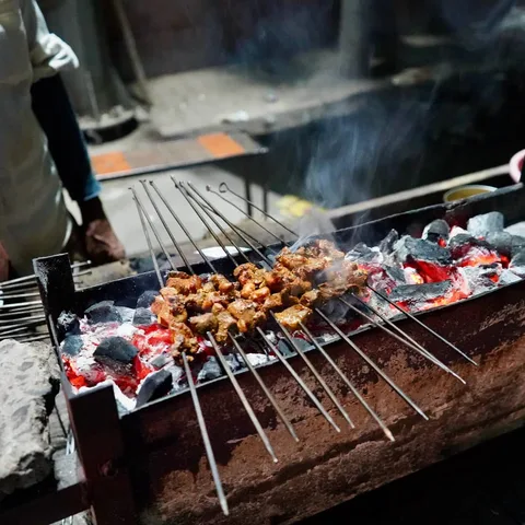 #coal #embers #glow #barbecue #grill #street #food #streetfood #streetfoodindia #steam #sustainable #slowliving #thearto