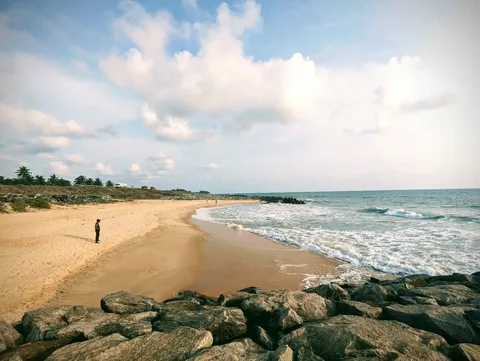#Maravanthe is the opposite of #BabaBudanGiri. It looks better in pictures than when you're actually there.

#Karnataka 