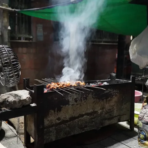 #barbecue #smoke #street #food #streetfood #streetfoodindia #steam #sustainable #slowliving #theartofslowliving #photogr