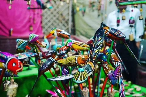 I love the #chaos in this pic. There is a lot going on. Love it.

#artisans #craft #handmadeinindia #craftexhibition #co