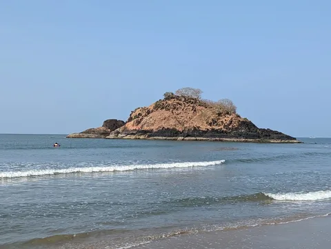 The elder one dialed things up a couple of notches and took the dinghy out into the sea. The island was too rocky and he