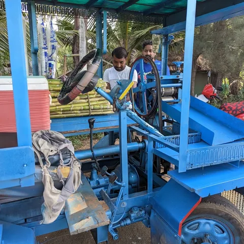 Absolutely fabulous custom vehicle made in Bhilwara, Rajasthan and operating in Karwar, Karnataka. It isn't a modificati
