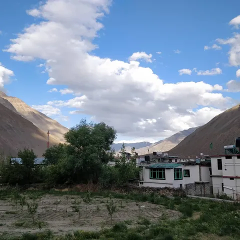 It is exceptionally quiet in #Tabo. There is the sound of the wind, when it blows. There is the incessent tweeting of bi