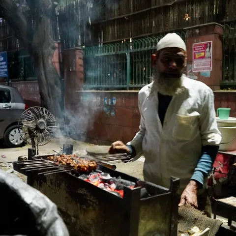 #barbecue #grill #seekh #kabab #street #food #streetfood #streetfoodindia #steam #sustainable #slowliving #theartofslowl
