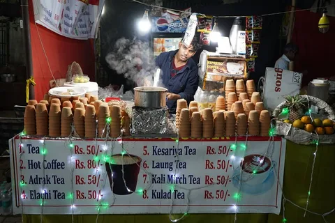 गरम चाय पियो

#tea #street #food #streetfood #streetfoodindia #steam #sustainable #slowliving #theartofslowliving #photo