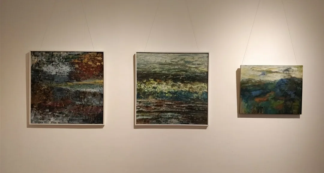 My mother is exhibiting her paintings as part of a group show. The inauguration is today at the Visual Arts Gallery, Hab