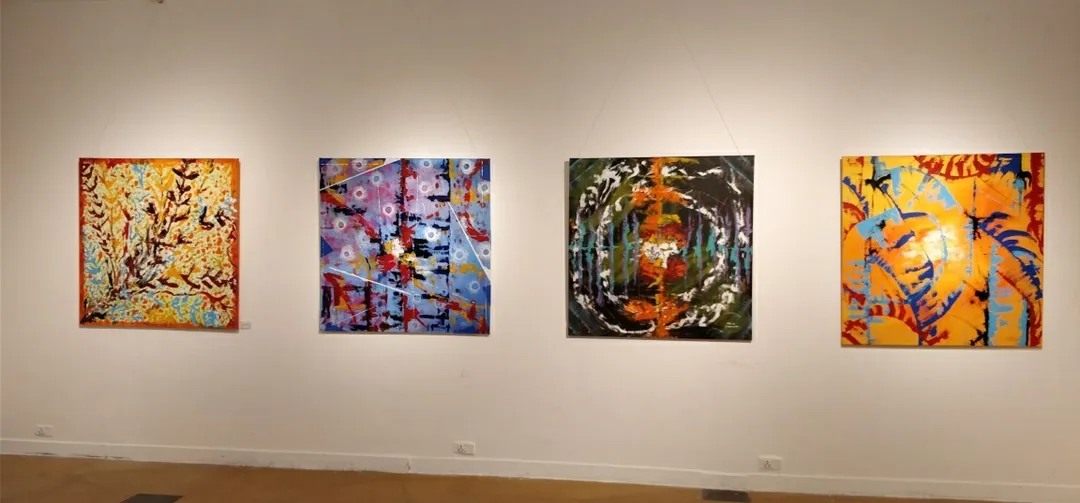 My mother is exhibiting her paintings as part of a group show. The inauguration is today at the Visual Arts Gallery, Hab