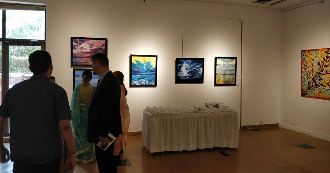 My mother is exhibiting her paintings as part of a group show. The inauguration is today at the Visual Arts Gallery, Hab