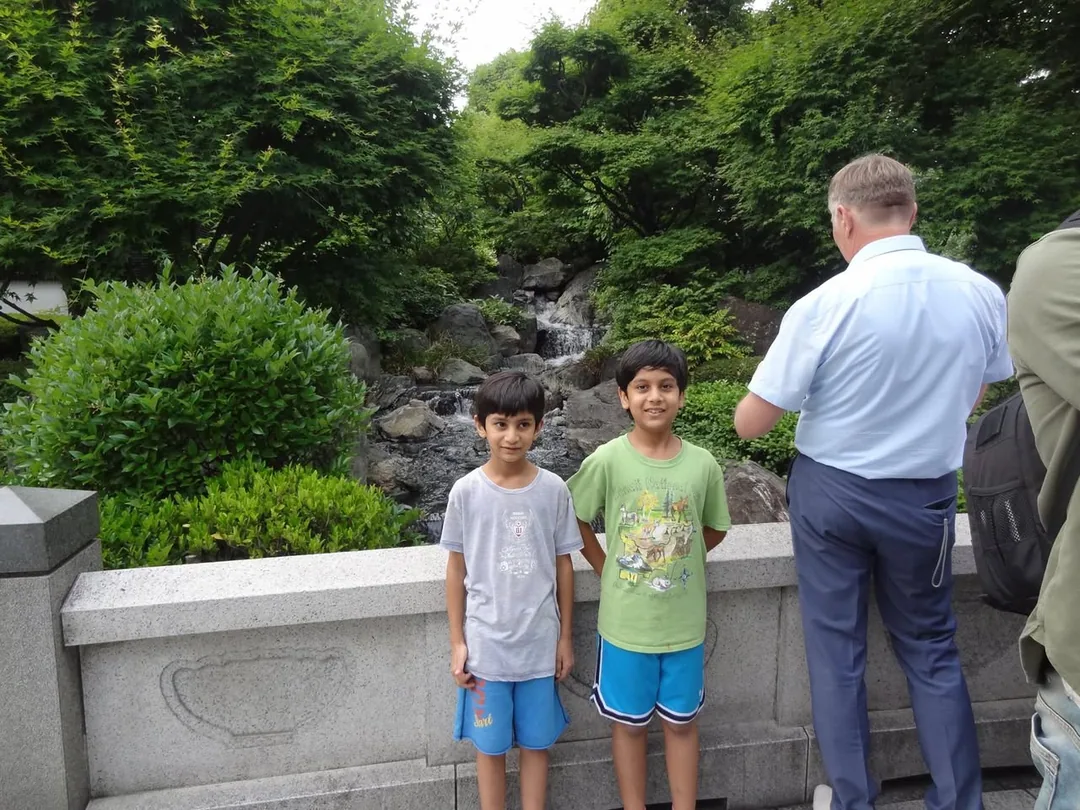 See, I have this elder brother. The guy in the green shirt pictured here. He wants photos in front of waterfalls and wha