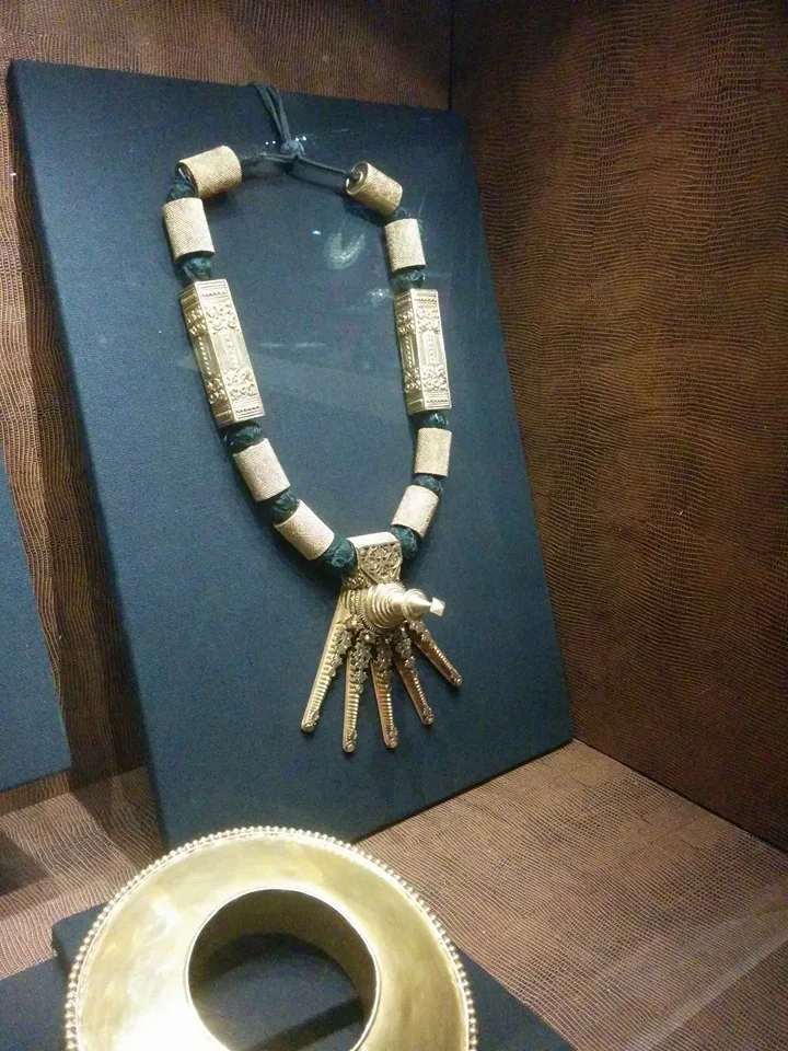 Weaponised Mallu jewellery!!! At the national museum.