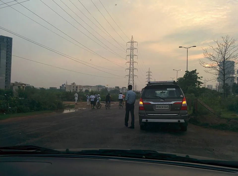 Received my daily dose of stupid early in the morning today. Some folks have organised a cycle race on the busy Golf Cou
