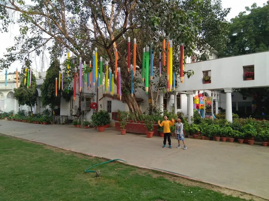 Today we watched two plays at Jashn-e-bachpan, NSD.

The first was a Malayalam play about the environment. The kids coul