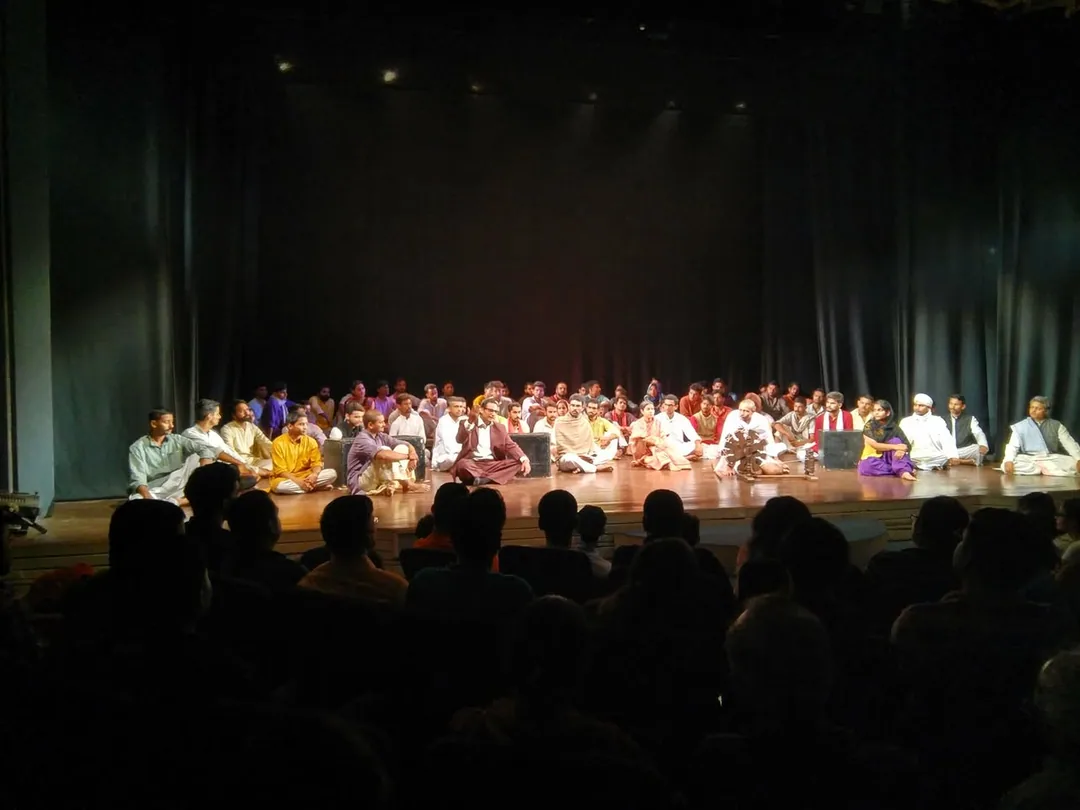 Watching good Hindi theatre after a long time. Asmita Theatre group is amazing - everyone so courteous and dedicated. Th