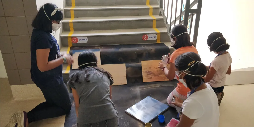 Just a bunch of girls having serious fun with power tools and spray cans at the HXLS Makerspace.

Noora: All the five ki
