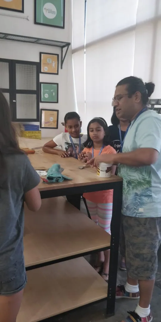This happened: https://youtu.be/MbpN2pZwmOM . Ramesh is quite the storyteller.

Also, Nora shared more pics, and here th