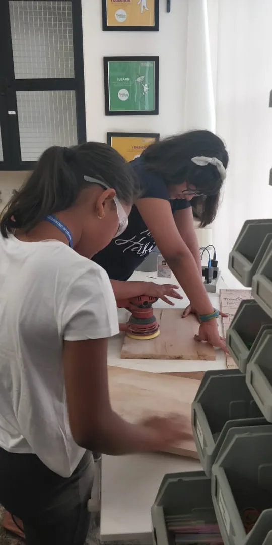 This happened: https://youtu.be/MbpN2pZwmOM . Ramesh is quite the storyteller.

Also, Nora shared more pics, and here th