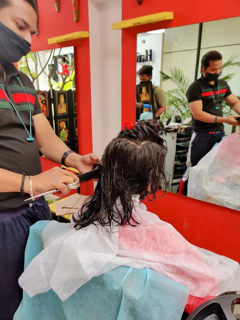 This hairy fellow is going down.

Pandemic à¤®à¥à¤ haircut à¤à¤¾ à¤®à¥à¤à¤¾ à¤­à¥ à¤®à¤¹à¥à¤¨à¥à¤ à¤®à¥à¤ à¤